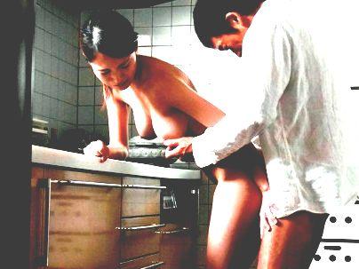 ★エロい体の人妻が弱みを握られてエロ行為させられもだえ感じちゃうぞｗｗｗｗｗｗ