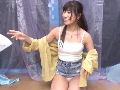＜綺麗な顔にザーメン！＞街で見かけたカワイ子ちゃんがマジックミラー号で綺麗な顔にザーメンかけられるｗｗｗ