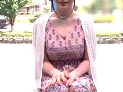 ＜マジックミラー号！＞素人のエロ企画に声かけられて清楚な感じの人妻がエロ行為になっちゃうぞｗｗｗｗ
