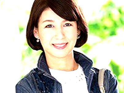 ＜初脱ぎ！＞セフレがいる上品な感じの清楚系おくさんヒトヅマ！ＡＶ出演決めちゃうぞ！