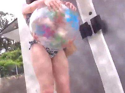 ＜生セックスで種付け！＞海水浴場で見つけたカワイ子ちゃんがMM号でなし崩し的エロ行為に！！！！