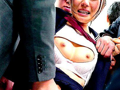 ＜痴漢！＞スレンダー細身美乳オッパイ可愛い女子！電車内で痴漢行為でヤラレマクリになっちゃうゾ！！