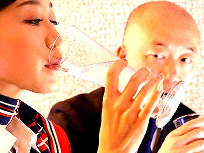 ＜篠田ゆう！＞パーフェクトボディ極エロ人妻キャビンアテンダント！媚薬でネトラレエロ行為に！