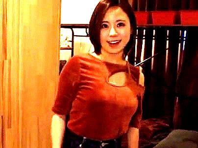 ＜素人ナンパ！＞シロウトとは思えないぐらい可愛い美少女！アパレル店員が自宅でエロ行為に持ち込まれちゃう！
