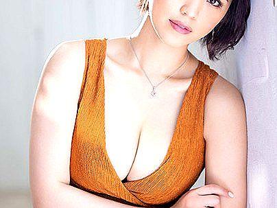 ＜AVデビュー！＞上品な感じの清楚系元キャンギャル美魔女！ＡV撮影決めちゃうぞ！