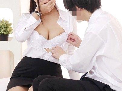 ＜モニタリング！＞仕事中の男女に声かけてモニタリング企画！童貞君が筆おろしされちゃうｗｗｗｗｗ