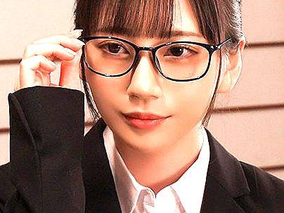 ＜相部屋！＞スレンダーカワイ子ちゃん真面目そうな清楚系美少女OL！相部屋で痴女行為してくる！