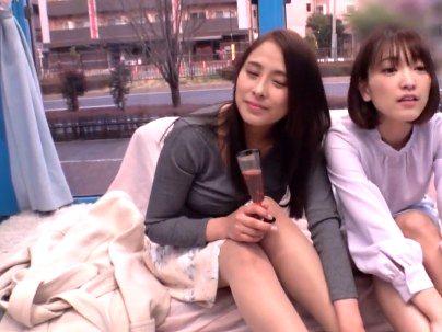 ★お花見してた素人の奥様ヒトヅマがナンパされてエロ行為になっちゃうぞｗｗｗｗ