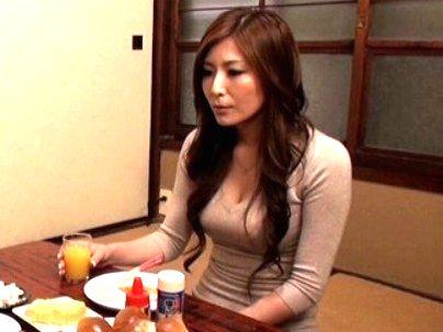 ＜リアル性教育！＞グラマラスエロい体の奥さんが同僚男性にエロ行為に発展シチャウゾ！！！！
