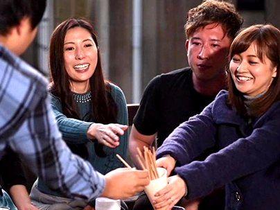 ＜温泉内でハメて！＞若い男にメロメロになった奥様が旦那に内緒で禁断行為しちゃう！！！！！