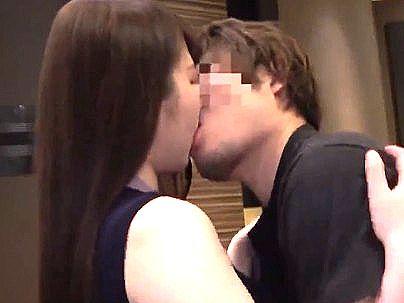 ＜ハメ撮りセックス！＞受付嬢の巨乳おっぱい美女がえちえちハメ撮りエロ行為！！！！