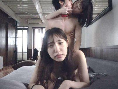 ＜美少女！＞「もっと激しくして…♡」女じょし会してるお宅にM男くんが乱入！乱交状態楽しんじゃうぞｗW！