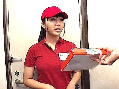 ＜稲場るか！＞小柄スタイル抜群巨乳オッパイピザ屋の爆乳店員！お客にクレームからのヤラレマクリになっちゃうゾ！！