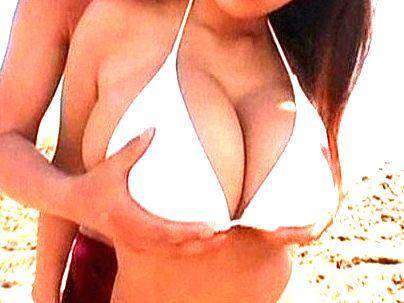 ＜Jカップ超乳！＞AV女優の中でも最高峰の爆乳美女Hitomiが野外で青姦ファックシチャウゾ！！