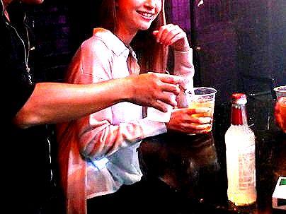 ＜集団レイプ！＞クラブに遊びに来たスレンダー細身美乳人気ＡV女優！酒を飲まされ犯されレイプされるぞ！