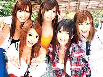 ＜美少女ハーレム！＞ヤリたい盛りのエッチな女子大生！お温泉でハーレム状態にシテクレチャウ！