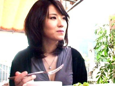 ＜シロウト＞清楚で上品な感じの奥さん人妻が他人棒で浮気行為しちゃうぞｗｗｗｗ