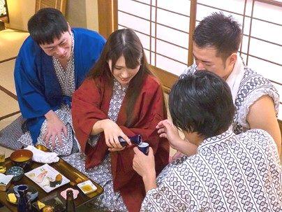 ＜NTR＞温泉旅行で巨乳オッパイのおくさんヒトヅマが部屋間違えて寝取られエロ行為に！！！！