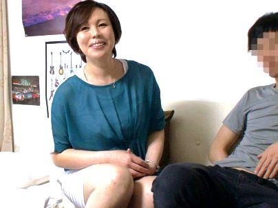 ＜50歳の完熟妻＞真面目そうな清楚系熟女がナンパされてエロ行為に持ち込まれる！！！！