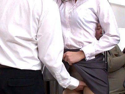 ＜欲求不満妻！＞マジでヤバイ！電車でスレンダー細身の極上奥さんが痴漢させてエロ行為に！！！