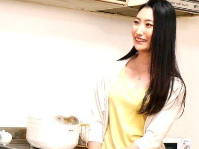 ＜友達の母親！＞友人の母がオナニーしてる所をネタにしてエロ行為に持ち込んじゃうぞｗｗｗｗ