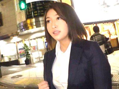 ＜大洪水のまんこ！＞仕事帰りの綺麗なOLがオマンコ感じてえエロ汁出しちゃうぞｗｗｗｗｗ
