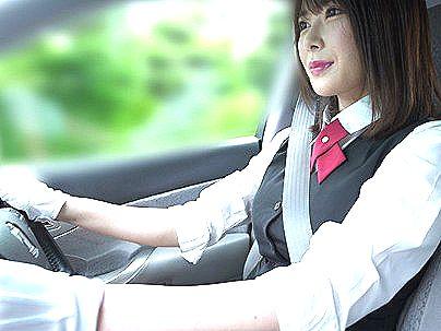 ＜辻井ほのか！＞タクシードライバーのスレンダー細見美女！まさかの痴女で男を探しちゃうぞ！