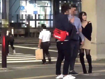 ＜他人棒NTR！＞素人の女の子がマジックミラー号でマシンバイブの餌食にｗｗｗｗｗｗ