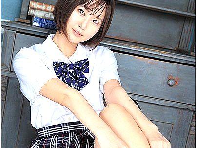＜制服エッチ！＞ショートカットの極エロ経験が少ない美少女！教室でエロ行為に発展シチャウゾ！