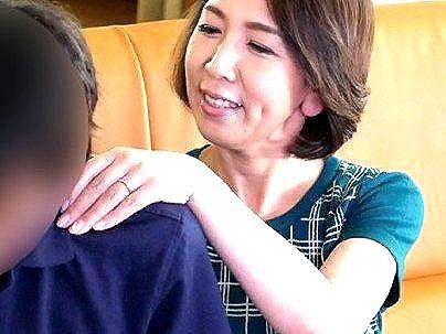 ＜真野夏樹！＞優しいお義母さんがわが家にきて...バレないようにエロ行為禁断性交発展シチャウゾ！