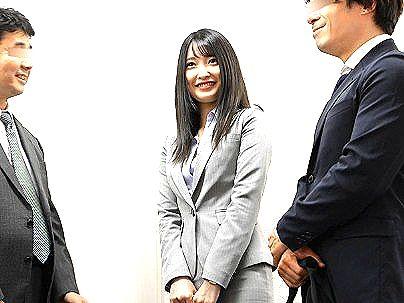 ＜相部屋！＞真面目そうな清楚系彼氏持ちOL！相部屋でエロ行為に発展シチャウゾ！