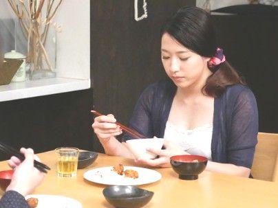 ＜近親相姦！＞上品な感じの清楚系奥さんが息子と禁断エロ行為になっちゃうよ！！！！