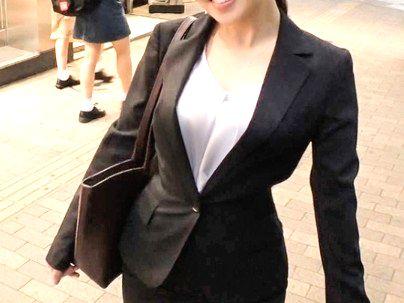 ＜スーツ美女！＞性欲高いスーツ美女が久しぶりのセックスで感じちゃうぞｗｗｗｗｗ
