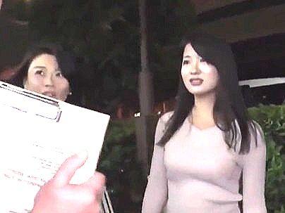 ＜素人ナンパ！＞街で見つけた親子をお金でゲット！母娘ともにエロ行為に持ち込むゾ！