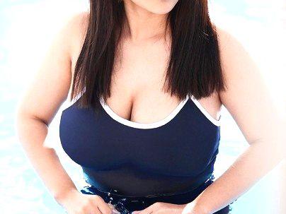 ＜プールサイド＞スタイル抜群ボインカワイ子ちゃんが水着姿で犯されレイプされるぞ！！！！！