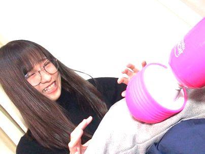 ＜眼鏡のお姉さん！＞「でかいですね？？」真面目そうな可愛い女子！巨大デンマでオマンコ刺激されちゃうぞ！