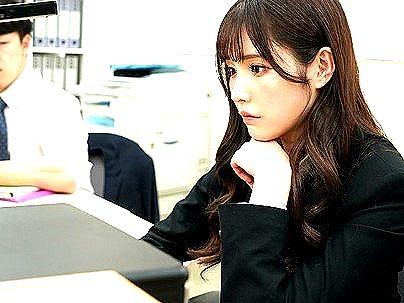 ＜相部屋！＞滅茶苦茶カワイ子ちゃん年下だけど先輩女上司！美脚の誘惑に我慢限界で・・・