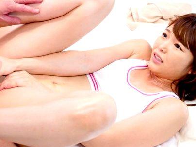 ＜マジックミラー号！＞「これいいの…♡」優しい感じの美人奥さん！ＭＭ号でオイルマッサージからのエチエチに！
