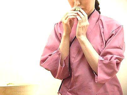＜睡眠薬を仕込む！！＞滅茶苦茶エロカワイ子ちゃん旅館の従業員に媚薬でエロ行為しちゃうぞ！！！