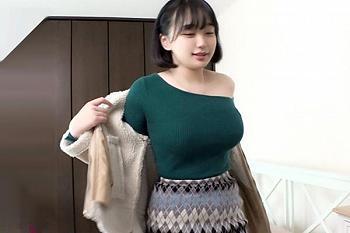 超デカパイ素人娘とイチャラブセックスで中出し成功！