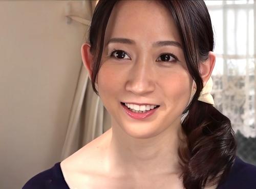 【義母】『手で…シてあげよっか？』妻が妊娠中で性欲をためこんだ僕は…美人な義母に手コキで抜いてもらうも我慢できず生SEX