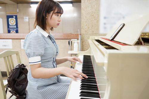 【デビュー】見た目は清楚で中身はどスケベな小顔な長身のスレンダー女子大生！