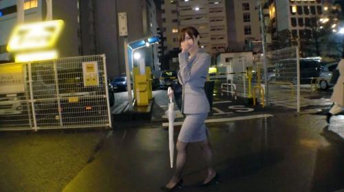 【素人】32歳を迎えた結婚3年目の彼女は夜は旦那に満足していないご様子です