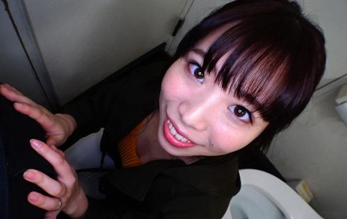 【人妻】「若いおちんちんをしゃぶりたい！」旦那より硬い若いバナナをしゃぶりたい淫乱素人妻！