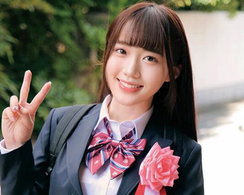 「卒業証書の筒より大きい…♡」合法ロリ素人JKを卒業ほやほやですぐガチナンパするデカチン男！＜赤面女子＞