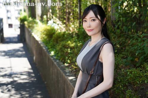 【人妻】投資銀行に勤務する仕事が出来るバリキャリOLの裏の顔！