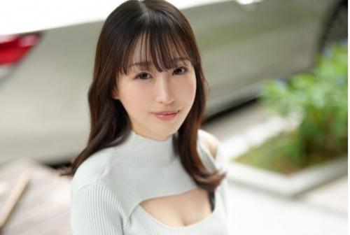 【新人】とても物静かな美少女のエロすぎるGカップ美巨乳！くびれた腰もえちえちなファミレス店員！