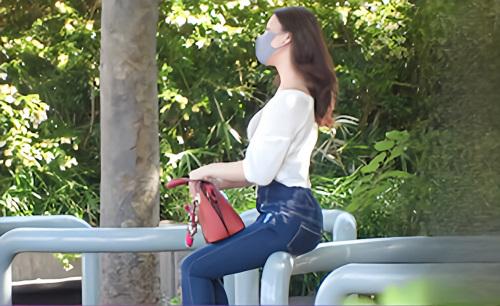 【素人×人妻】欲求不満でエロい40歳のエステティシャンの人妻！
