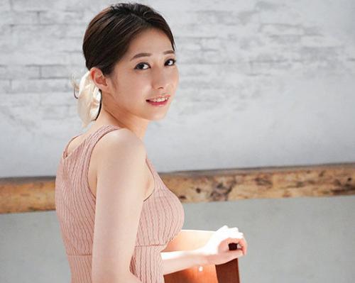 【人妻熟女】旦那さんは草食系で2年目でセックスレスなチンポが好きすぎる人妻！