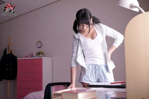 【痴女っ子ローリータ】男子を勃起させえてニヤニヤする卑猥すぎるロリ少女！